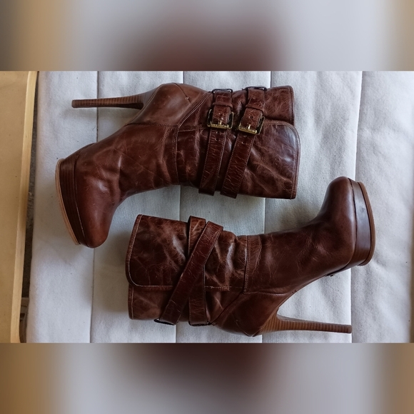 Micheal Kors Brown Leather Ankle Boots_8 - Picture 5 of 8